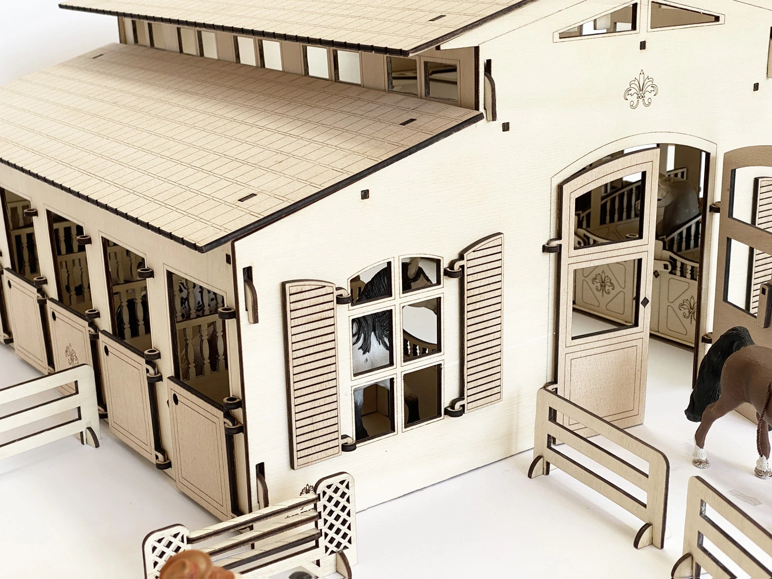 Haus mit 10 Pferdeboxen