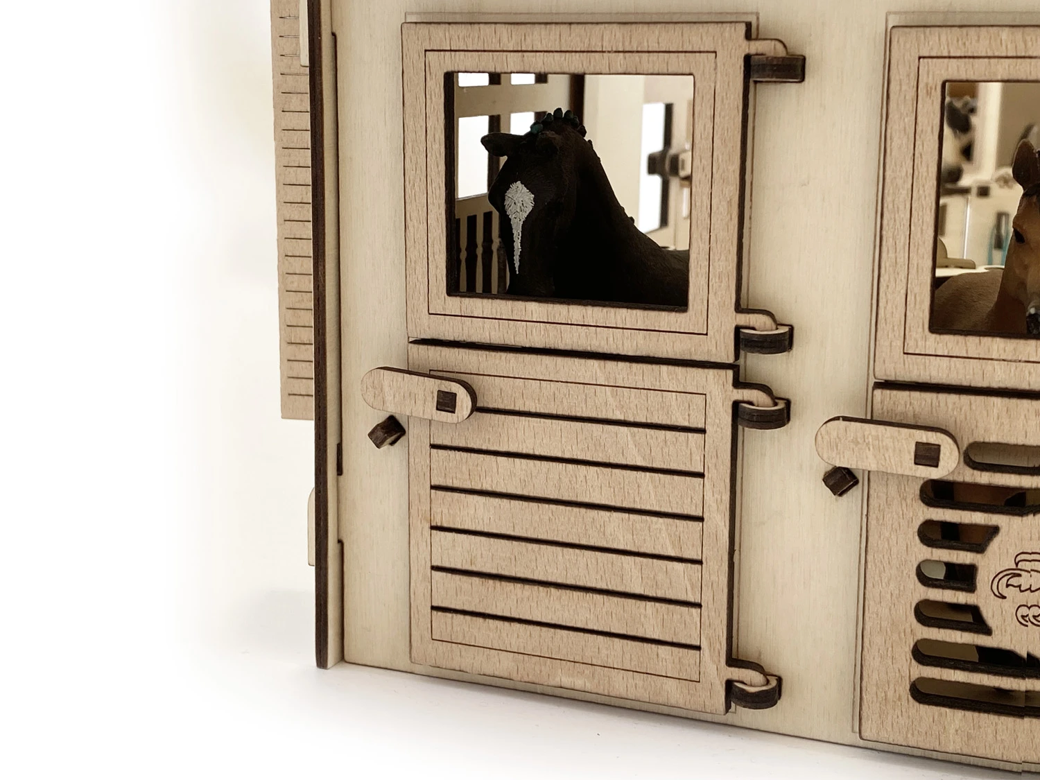 Haus mit 10 Pferdeboxen