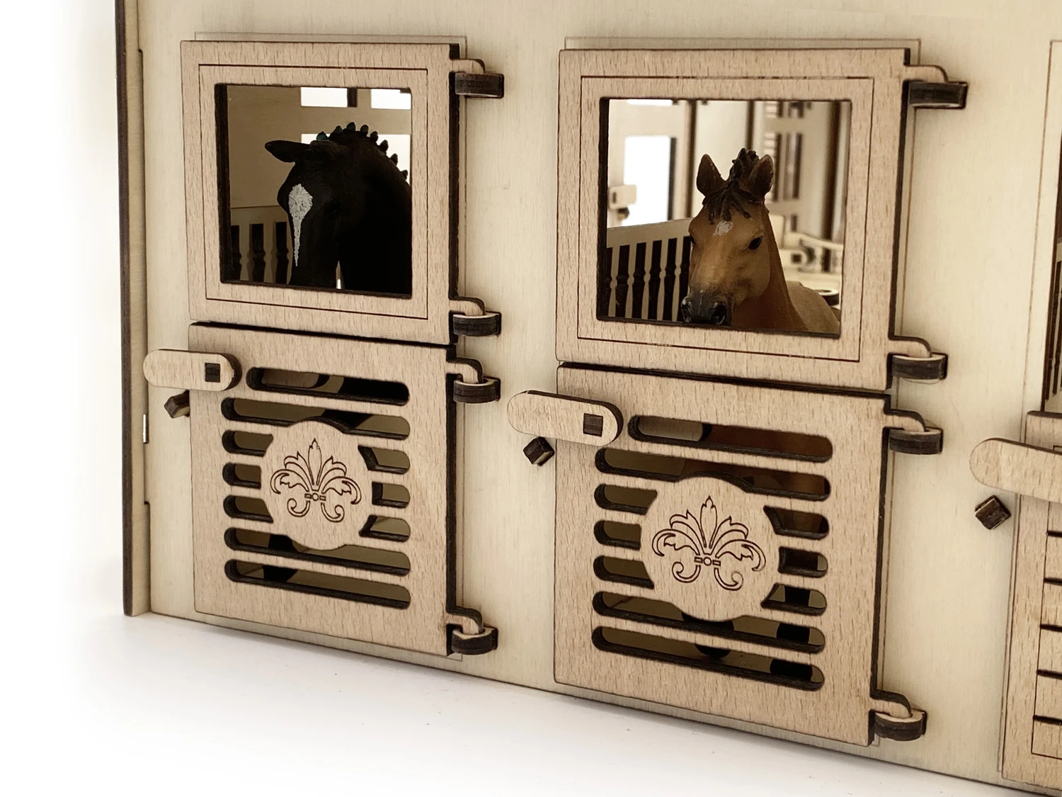 Haus mit 10 Pferdeboxen