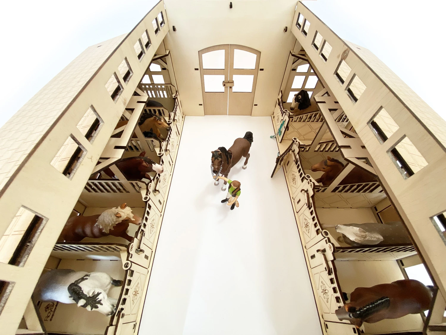 Haus mit 10 Pferdeboxen