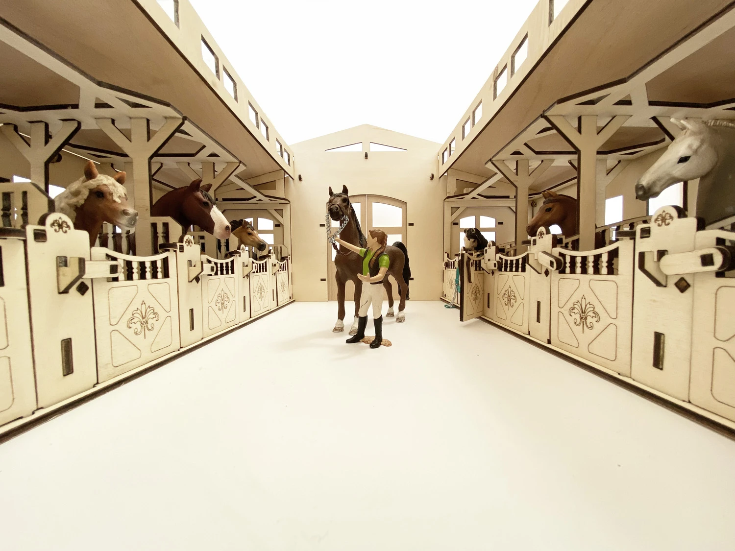 Haus mit 10 Pferdeboxen