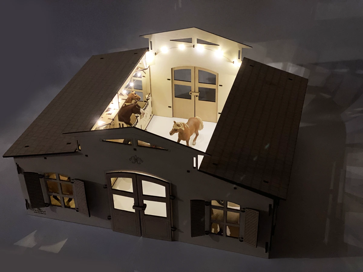 Haus mit 10 Pferdeboxen