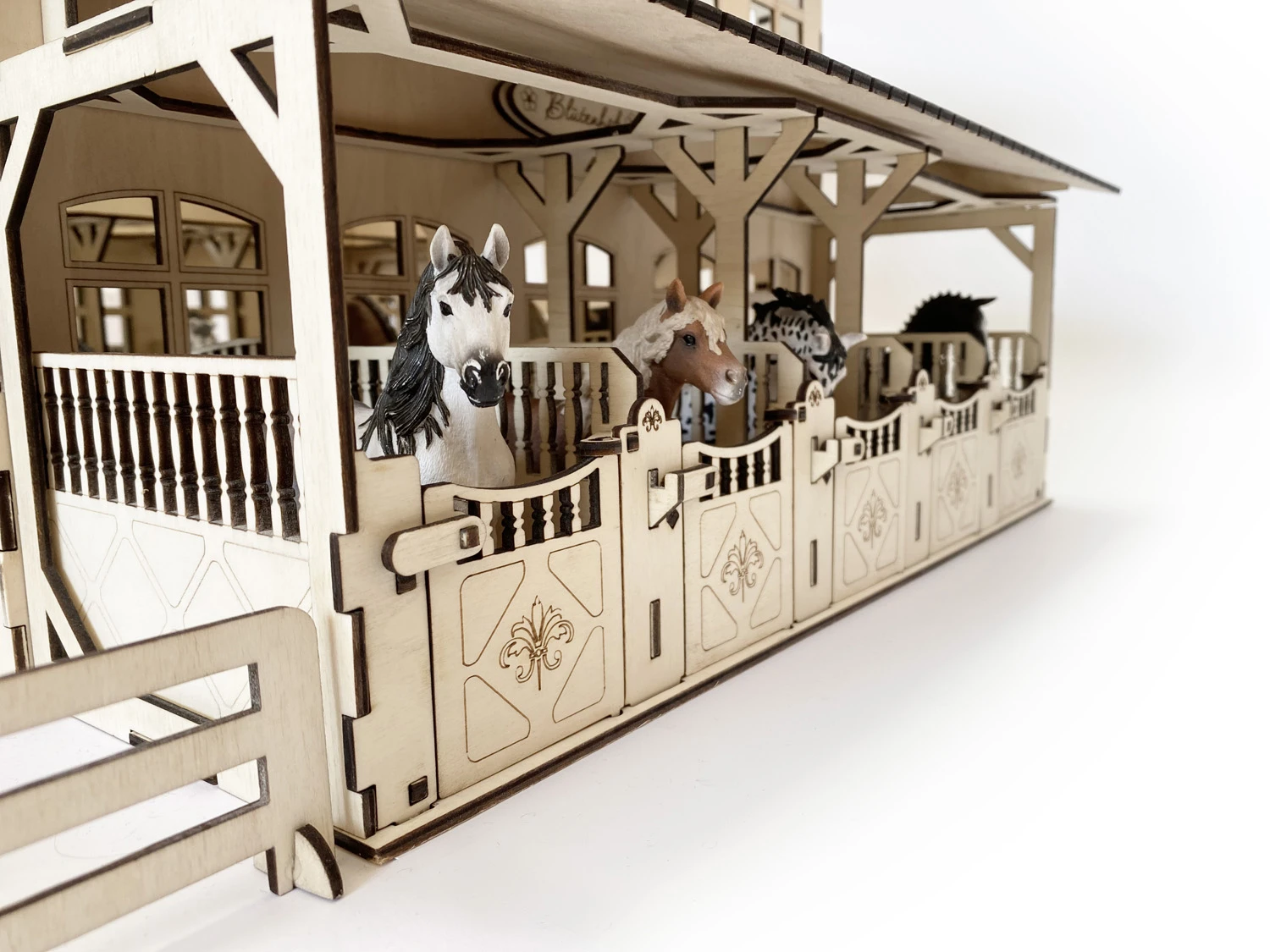 Laser file - House with 20 horse boxes consisting of 2 wall shelves with accessories