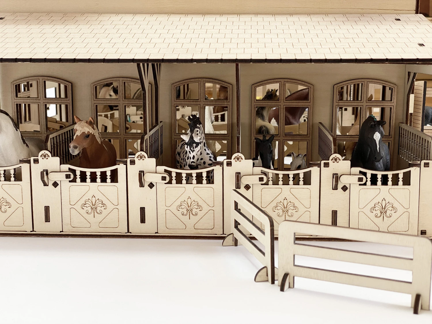 Laser file - House with 20 horse boxes consisting of 2 wall shelves with accessories